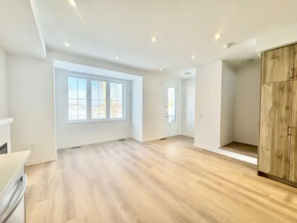 39 Kingbird Common, Cambridge, ON N1R 5S2