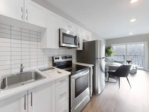 77 William ST N #305, Kawartha Lakes, ON K9V 4A2