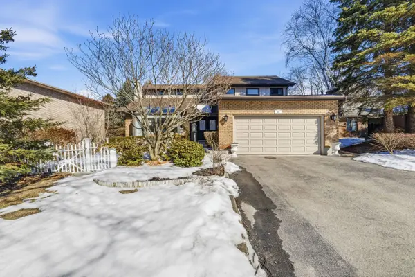 39 Templer DR, Hamilton, ON L9G 3X7