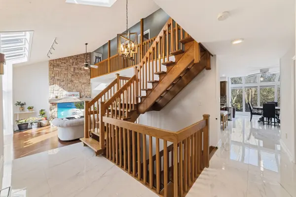 39 Templer DR, Hamilton, ON L9G 3X7