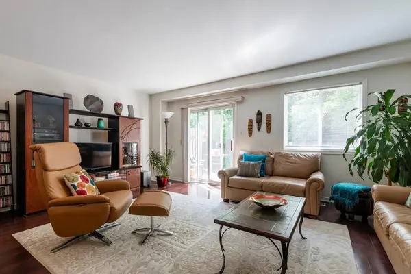 31 Moss BLVD #1, Hamilton, ON L9H 7A6