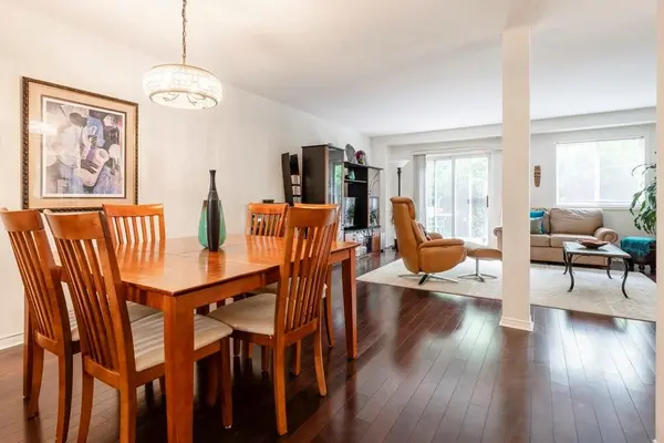 31 Moss BLVD #1, Hamilton, ON L9H 7A6