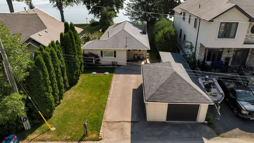 297 Beach RD, Innisfil, ON L0L 1R0