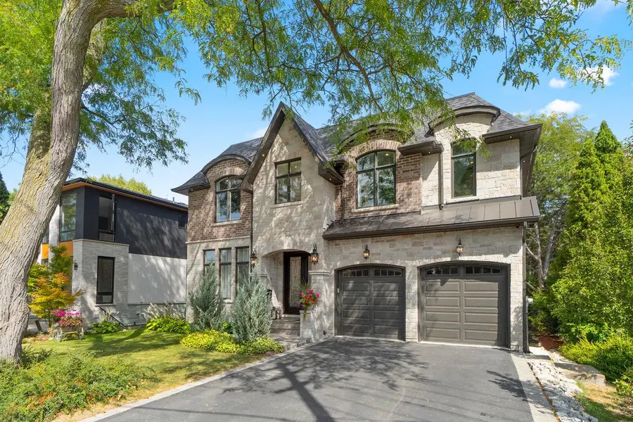 1285 Mineola GDNS, Mississauga, ON L5G 3Y5