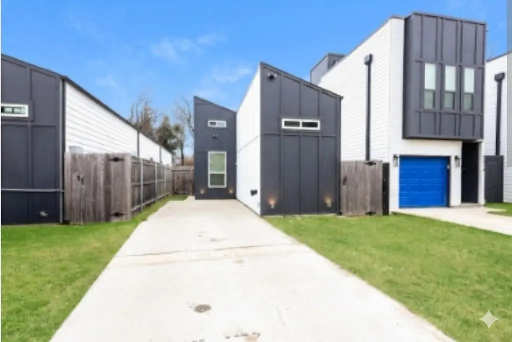 2216 Dyson Street, Dallas, TX 75215