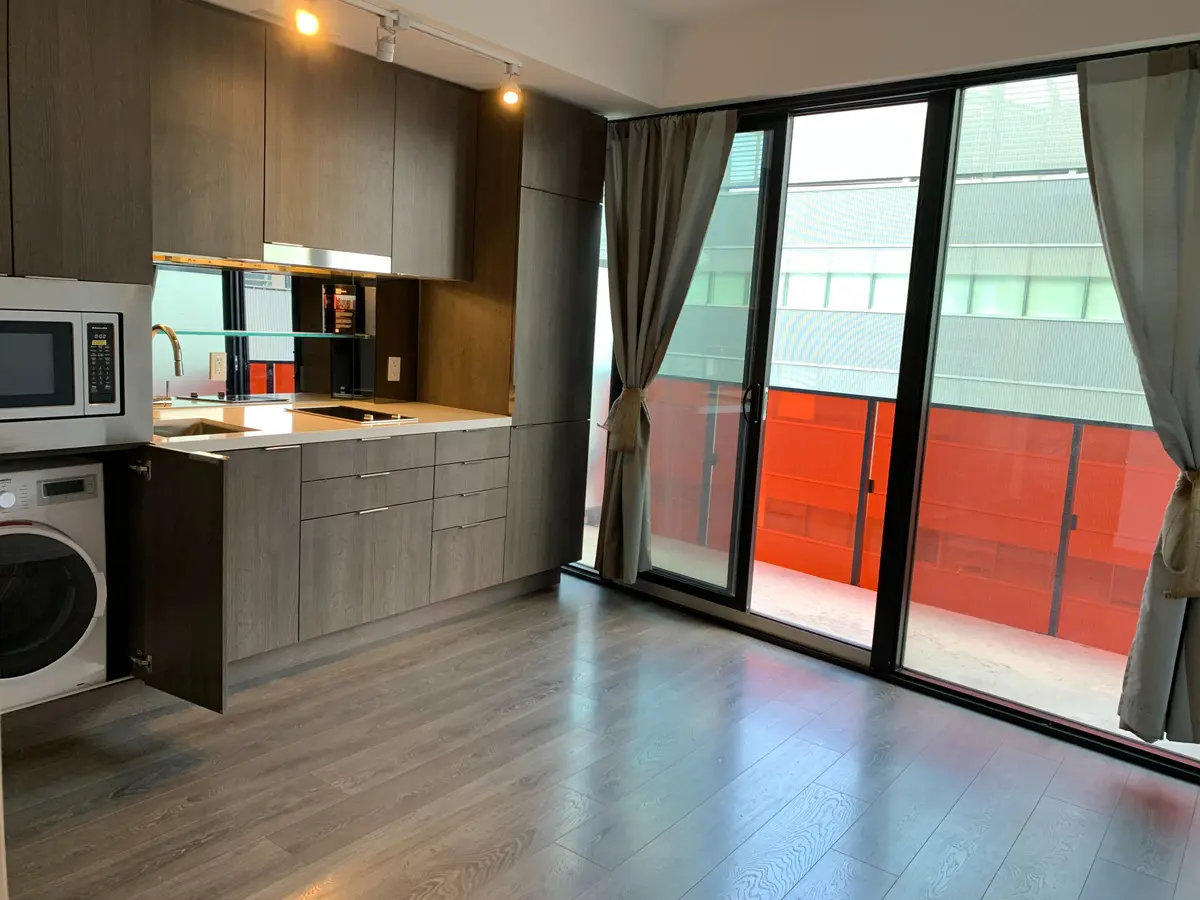 215 Queen ST W #2106, Toronto C01, ON M5V 0P5