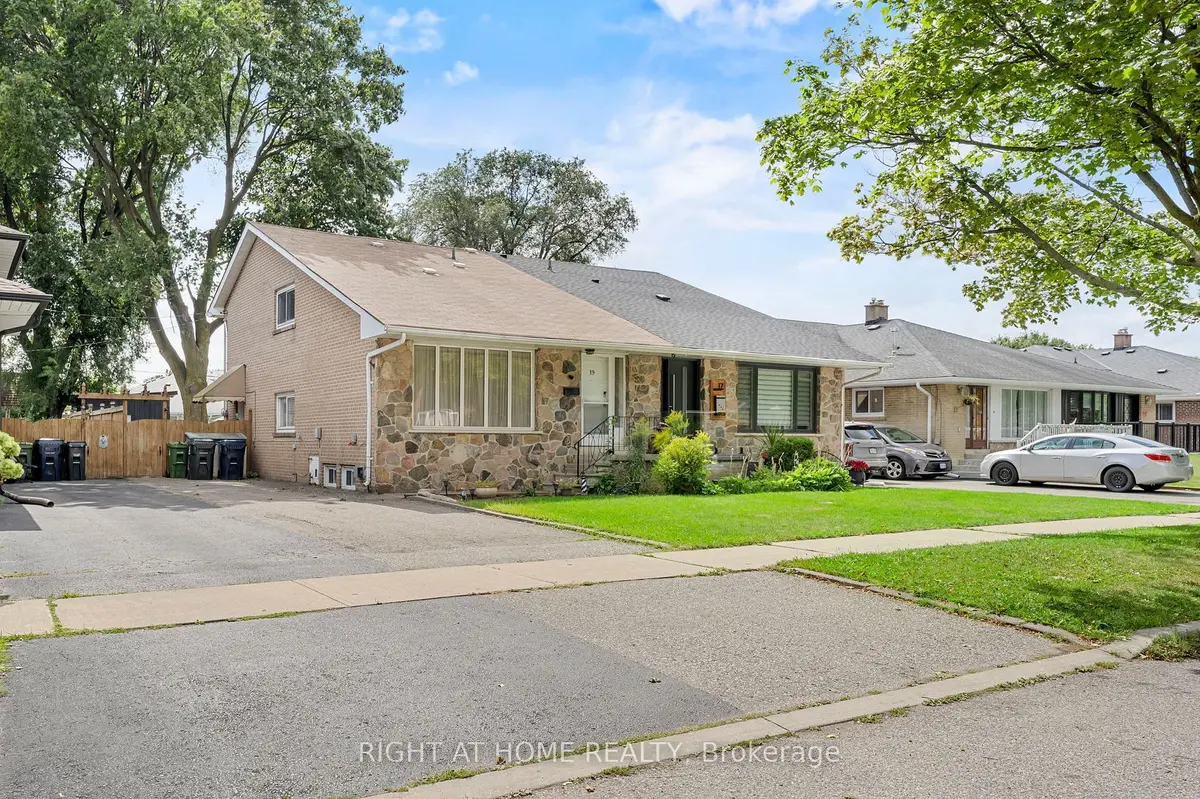 19 Dunsany CRES, Toronto W09, ON M9R 3W7