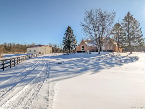 2051 E Oakwood RD, Addison Township, MI 48370