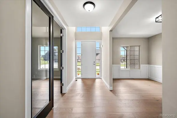 50437 MISTWOOD DR, Macomb Township, MI 48042