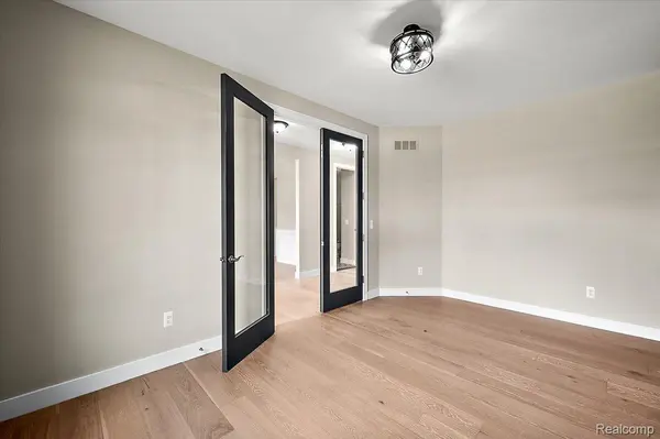 50437 MISTWOOD DR, Macomb Township, MI 48042