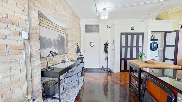 240 11 AVE SW #409, Calgary, AB T2R 0C3