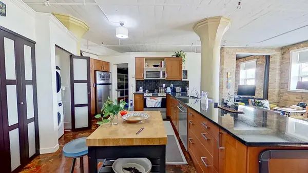 240 11 AVE SW #409, Calgary, AB T2R 0C3