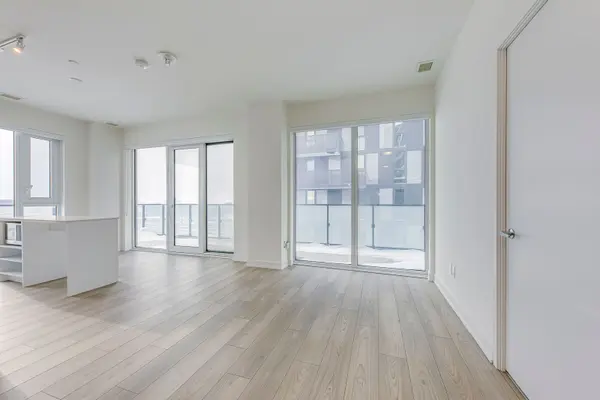 8 Tippett RD #1012, Toronto C06, ON M3H 0E7