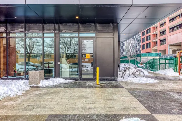 8 Tippett RD #1012, Toronto C06, ON M3H 0E7