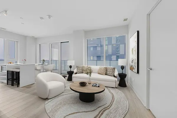 8 Tippett RD #1012, Toronto C06, ON M3H 0E7