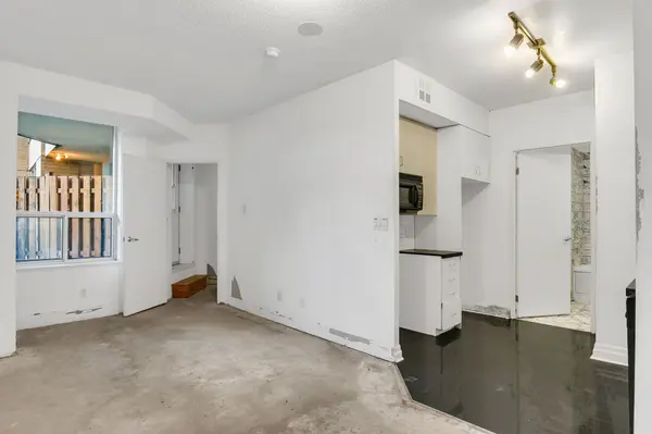 70 Alexander ST #213, Toronto C08, ON M4Y 3B6