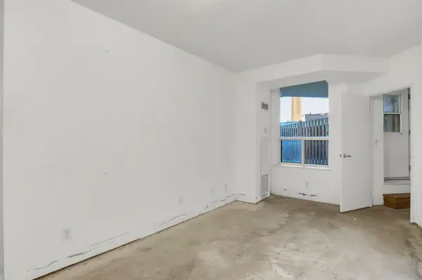 70 Alexander ST #213, Toronto C08, ON M4Y 3B6