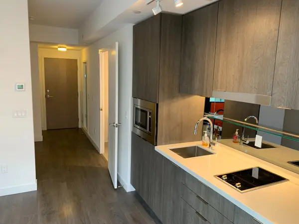 215 Queen ST W #2106, Toronto C01, ON M5V 0P5