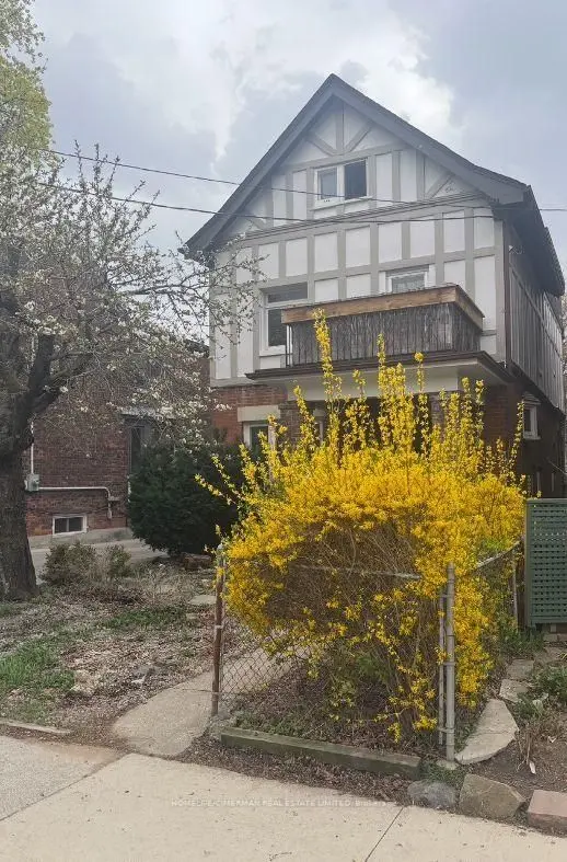 89 Ellsworth AVE, Toronto C02, ON M6G 2K4