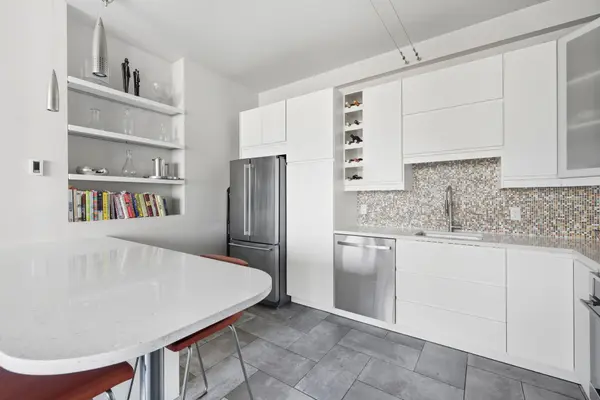 160 Baldwin ST #610, Toronto C01, ON M5T 3K7