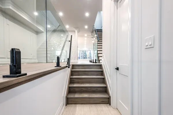 195 Danforth RD, Toronto E06, ON M1L 3X1