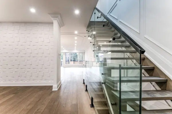 195 Danforth RD, Toronto E06, ON M1L 3X1