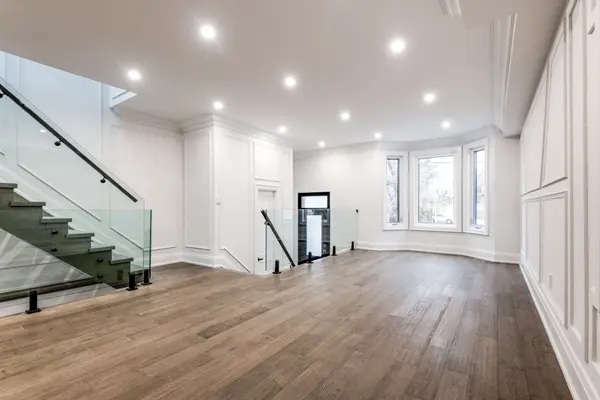 195 Danforth RD, Toronto E06, ON M1L 3X1