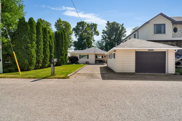 297 Beach RD, Innisfil, ON L0L 1R0