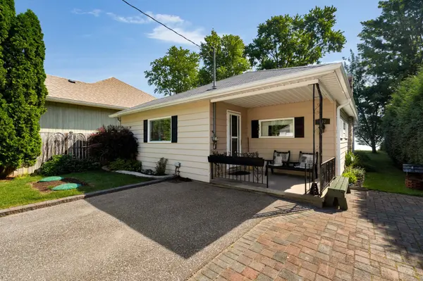 297 Beach RD, Innisfil, ON L0L 1R0