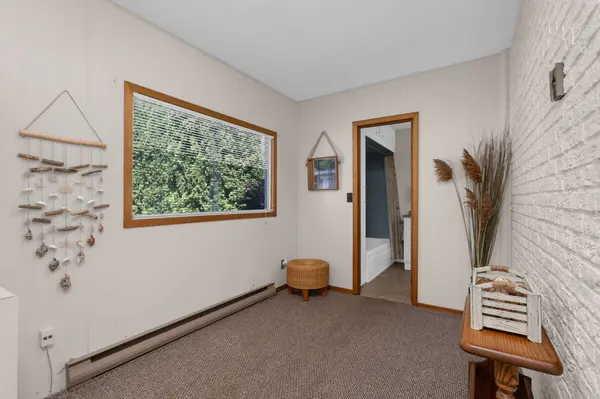 297 Beach RD, Innisfil, ON L0L 1R0