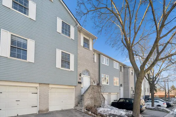 21 Harmony CIR #21, Bradford West Gwillimbury, ON L3Z 2T7