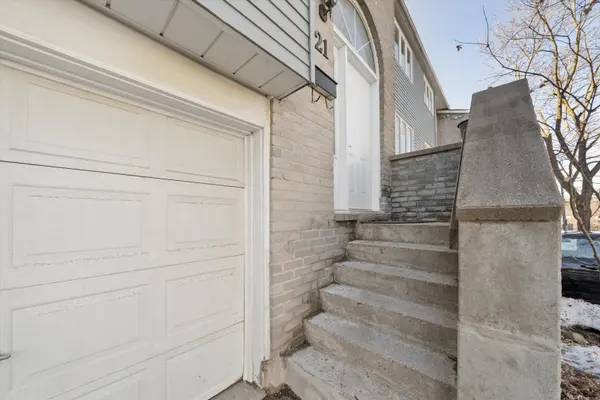 21 Harmony CIR #21, Bradford West Gwillimbury, ON L3Z 2T7