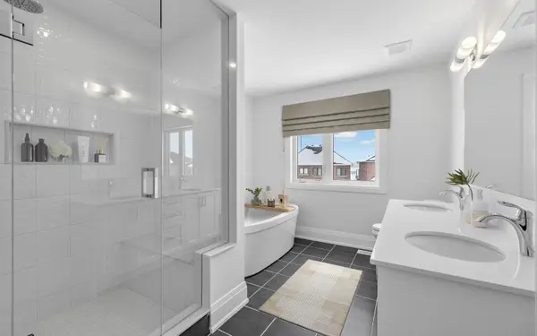 11 Edgar AVE, Essa, ON L3W 0A9