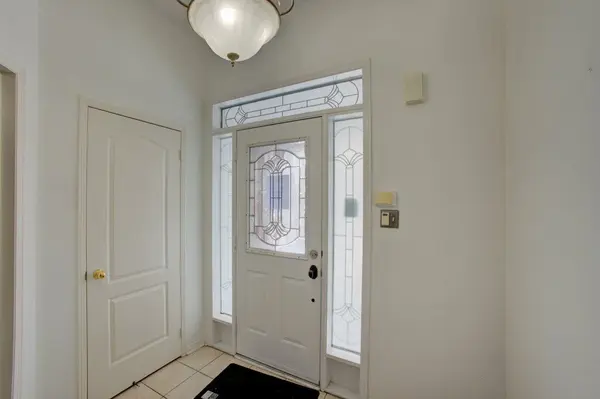 8 Waterdale RD, Brampton, ON L7A 1S7