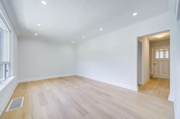 38 Esmond CRES, Toronto W10, ON M9W 1T4