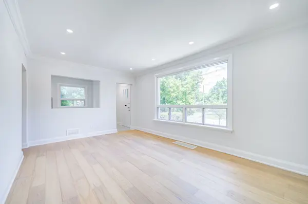 38 Esmond CRES, Toronto W10, ON M9W 1T4