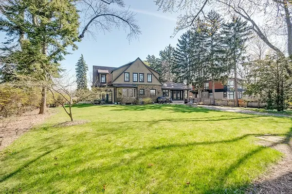 1050 Mohawk RD, Burlington, ON L7T 3M6