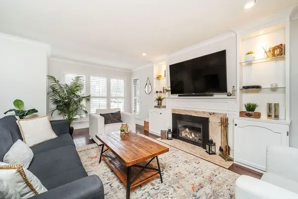 388 Ash RD, Oakville, ON L6J 4P7