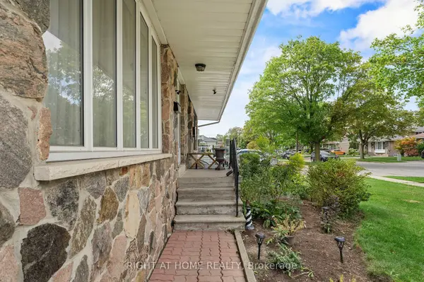 19 Dunsany CRES, Toronto W09, ON M9R 3W7