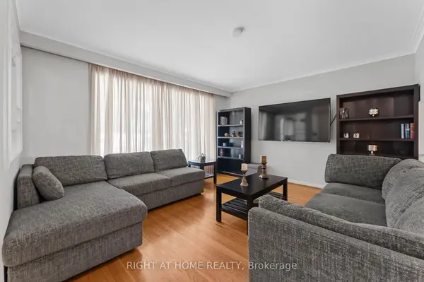 19 Dunsany CRES, Toronto W09, ON M9R 3W7