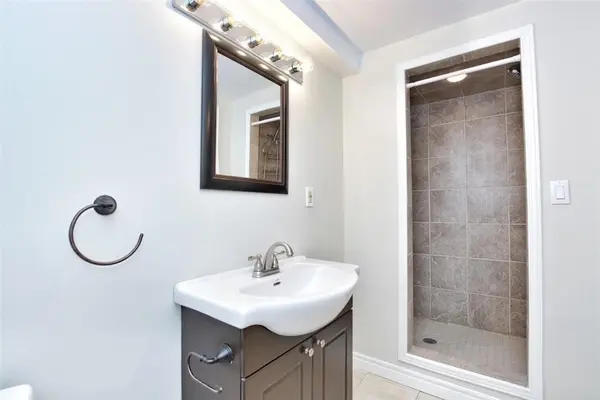 25 Endfield AVE #2, Hamilton, ON L8T 2L3