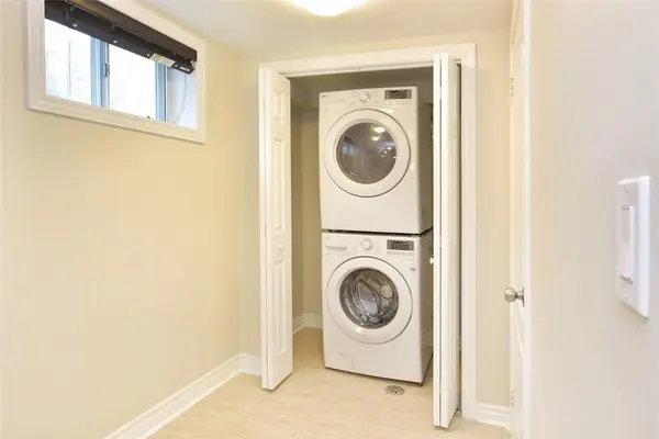 25 Endfield AVE #2, Hamilton, ON L8T 2L3