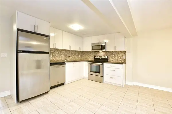 25 Endfield AVE #2, Hamilton, ON L8T 2L3