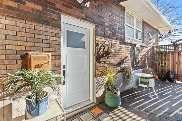 96 Terrace DR, Hamilton, ON L9A 2Y6