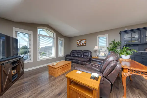 54 Lakefield DR, Kincardine, ON N2Z 0C9