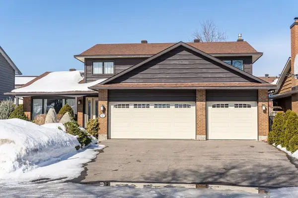 57 Rich Little DR, Hunt Club - Windsor Park Village And Area, ON K1V 9Y2