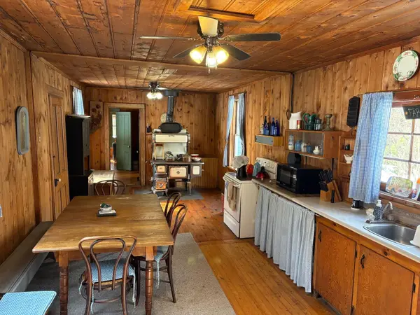 231 KAY RD W, Huntsville, ON P0B 1L0