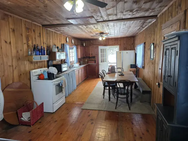 231 KAY RD W, Huntsville, ON P0B 1L0