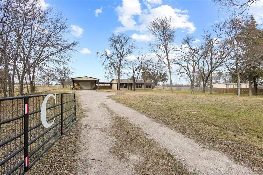 1223 Yowell Road, Whitesboro, TX 76273