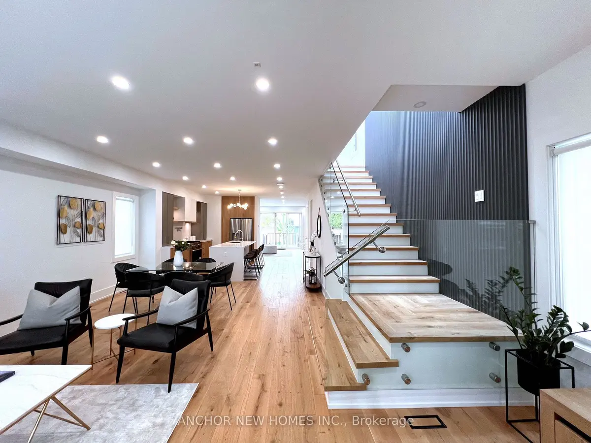 257 Chisholm AVE, Toronto E03, ON M4C 4W5